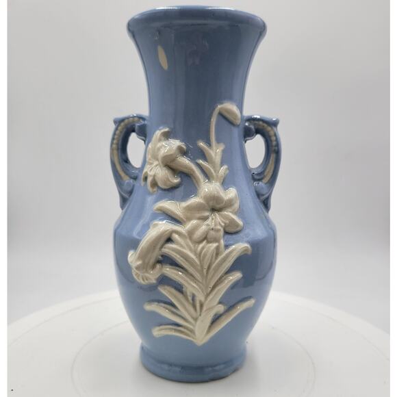 Vintage Ceramic Blue Urn Vase White Flowers Lillies with Handle Made in Japan - Picture 1 of 11